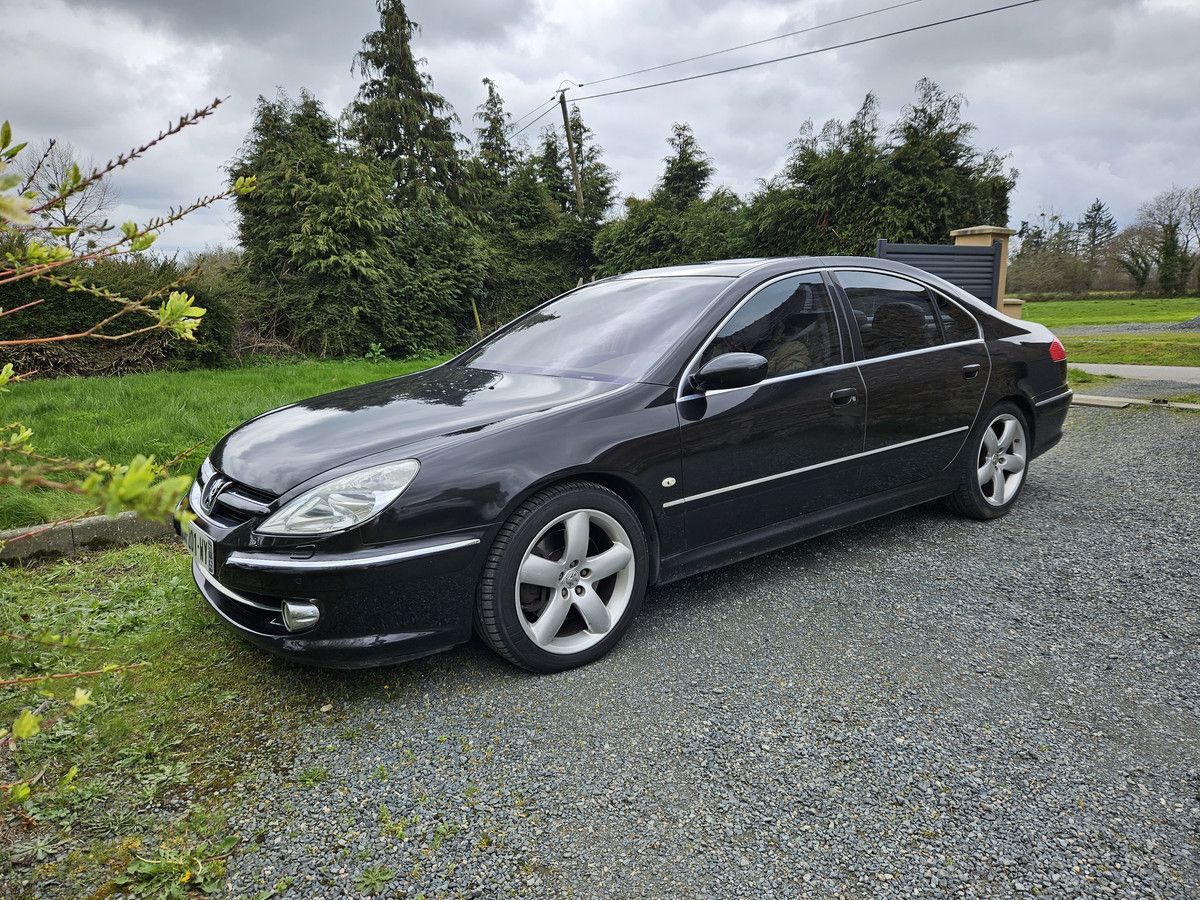Peugeot berline noire
