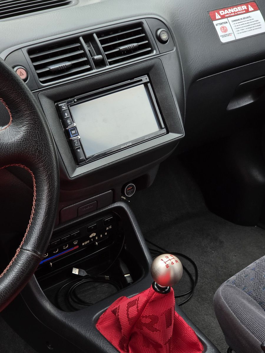 Console centrale avec autoradio double DIN