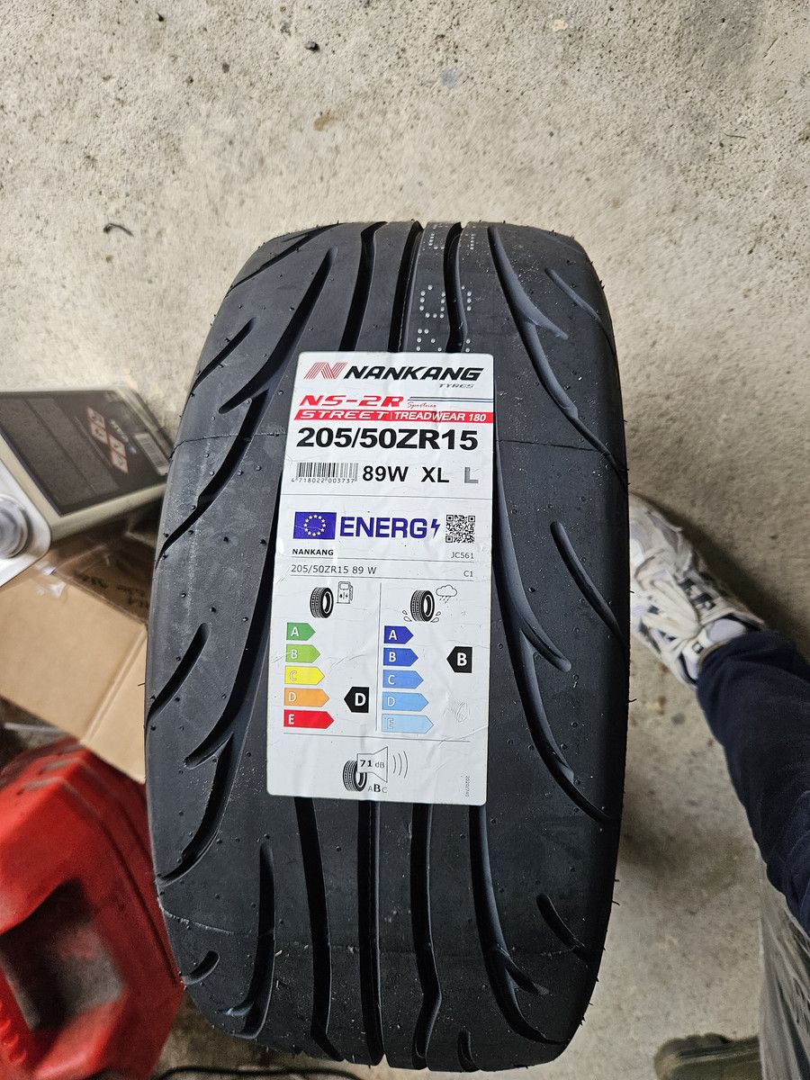 Pneu NANKANG NS-2R 205/50 ZR15 neuf avec étiquette
